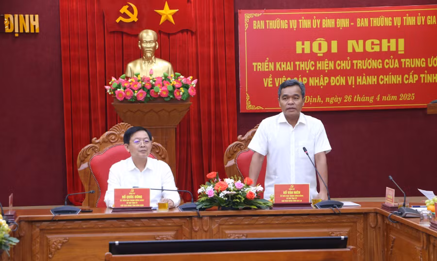 uy-vien-ban-chap-hanh-trung-uong-dang-bi-thu-tinh-uy-chu-tich-hdnd-tinh-gia-lai-ho-van-nien-phat-bieu-tai-buoi-lam-viec.jpg