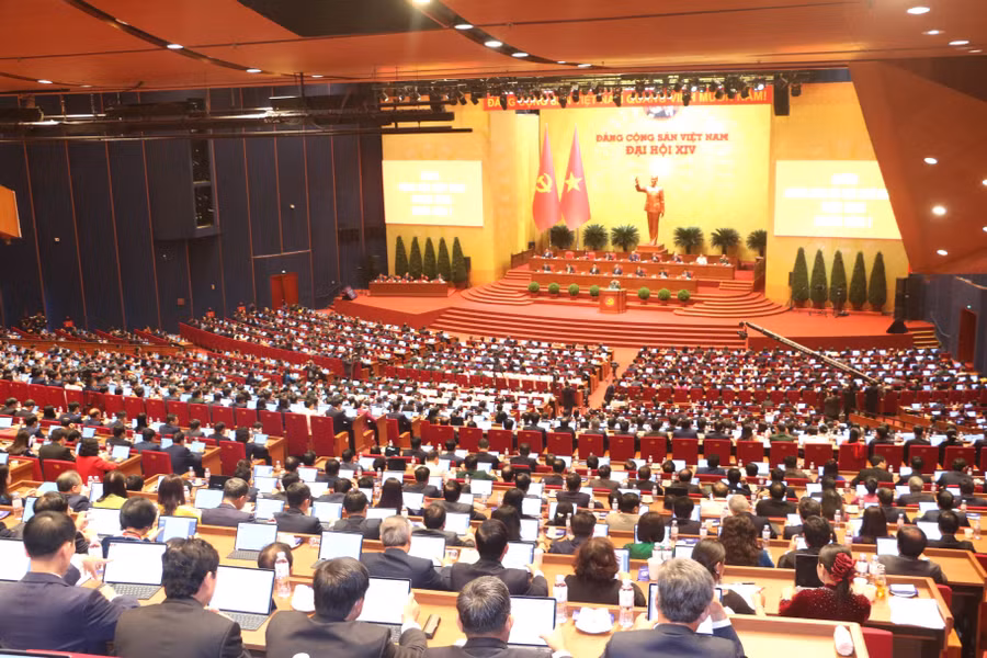 quang-canh-phien-thao-luan-tai-hoi-truong-anh-quang-tan.jpg