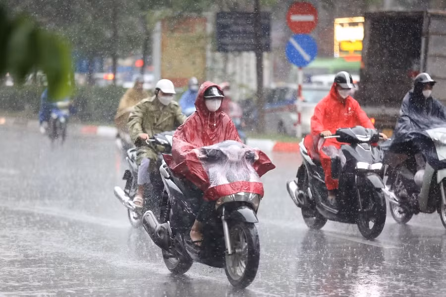 Miền Bắc tiếp tục có mưa dông rải rác trong sáng, chiều tối và đêm nay (1/7).