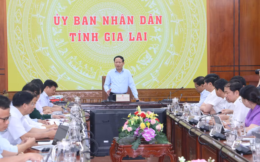 chu-tich-ubnd-tinh-pham-tuan-anh-phat-bieu-chi-dao-tai-cuoc-hop-quang-tan.jpg