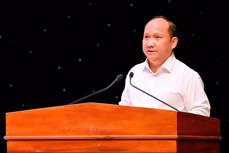 pho-bi-thu-thuong-truc-tinh-uy-chu-tich-hdnd-tinh-pho-chu-tich-uy-ban-bau-cu-tinh-rah-lan-chung-bao-cao-tai-hoi-nghi-duc-thuy.jpg