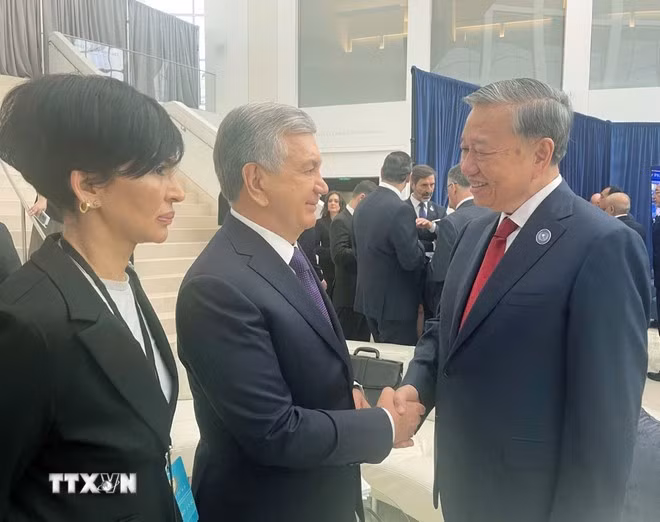 Tổng Bí thư Tô Lâm gặp lãnh đạo các nước nhân dịp tham dự cuộc họp khai mạc Hội đồng Hòa bình về Gaza. (Ảnh: TTXVN phát)