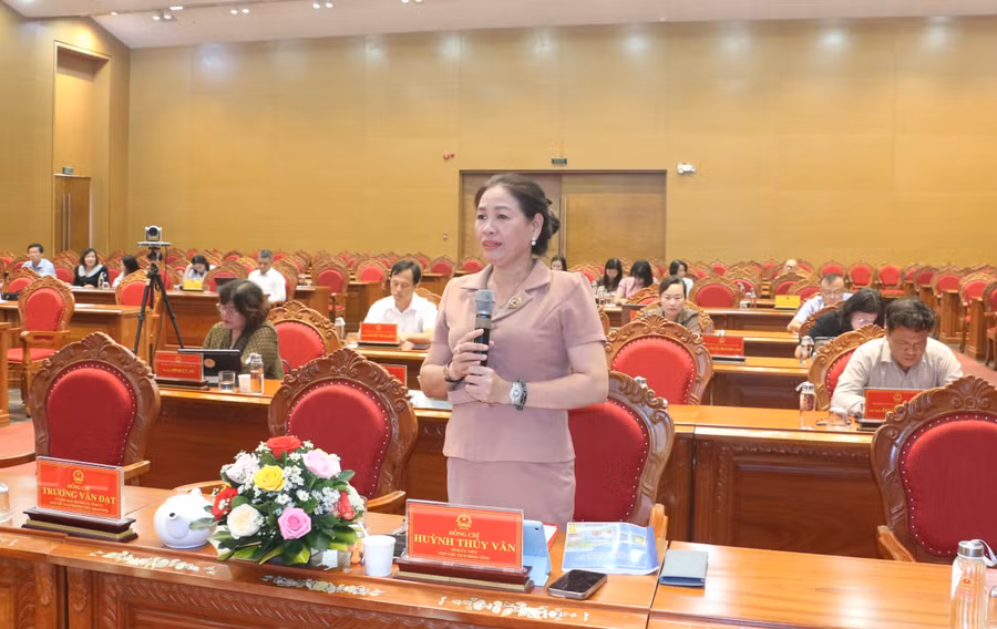 tai-hoi-nghi-cac-dai-bieu-cung-da-trao-doi-nhieu-noi-dung-quan-trong-gan-truc-tiep-voi-hoat-dong-cua-dai-bieu-hdnd-quang-tan.jpg