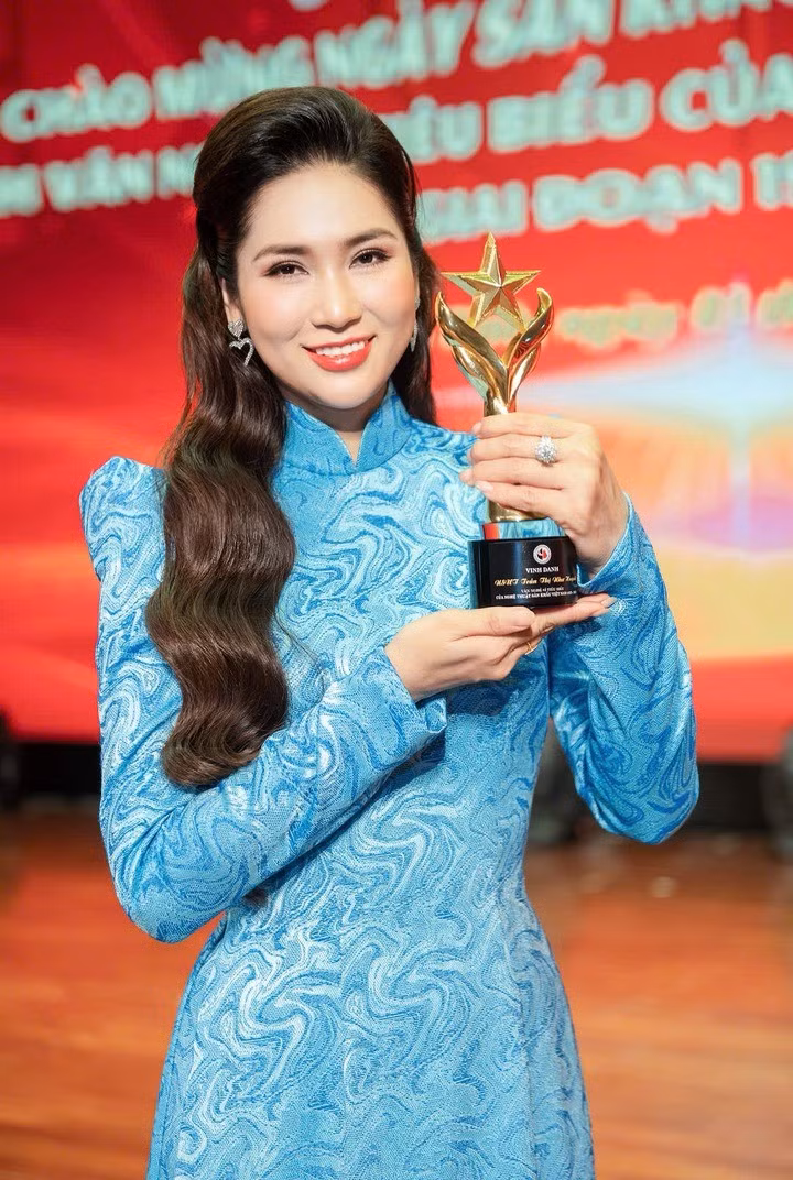 hoa-hau-cai-luong.jpg