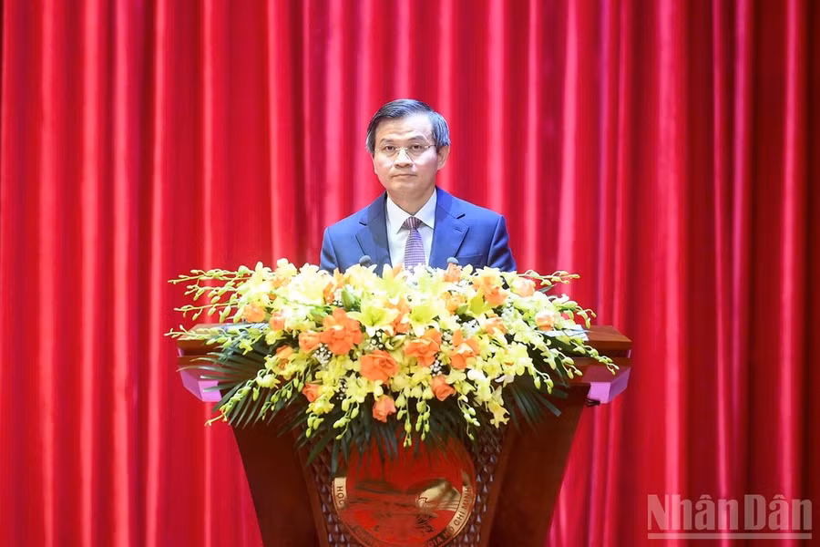 Đồng chí Đoàn Minh Huấn, Ủy viên Bộ Chính trị, Giám đốc Học viện Chính trị quốc gia Hồ Chí Minh phát biểu tại buổi lễ. Ảnh: ĐĂNG KHOA
