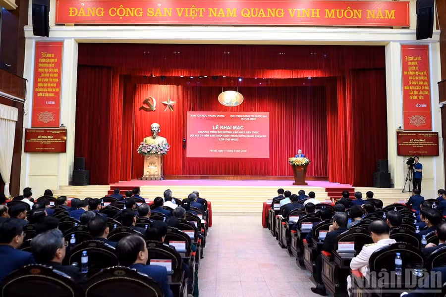 Lễ khai mạc Chương trình bồi dưỡng, cập nhật kiến thức đối với Ủy viên Ban Chấp hành Trung ương Đảng khóa XIV (Lớp thứ nhất). Ảnh: ĐĂNG KHOA