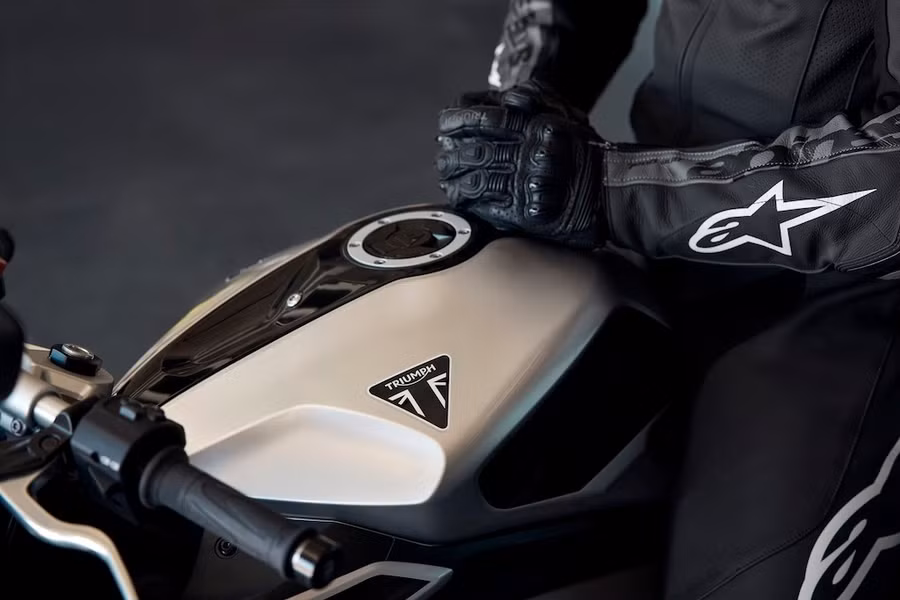xe-triumph-4.jpg
