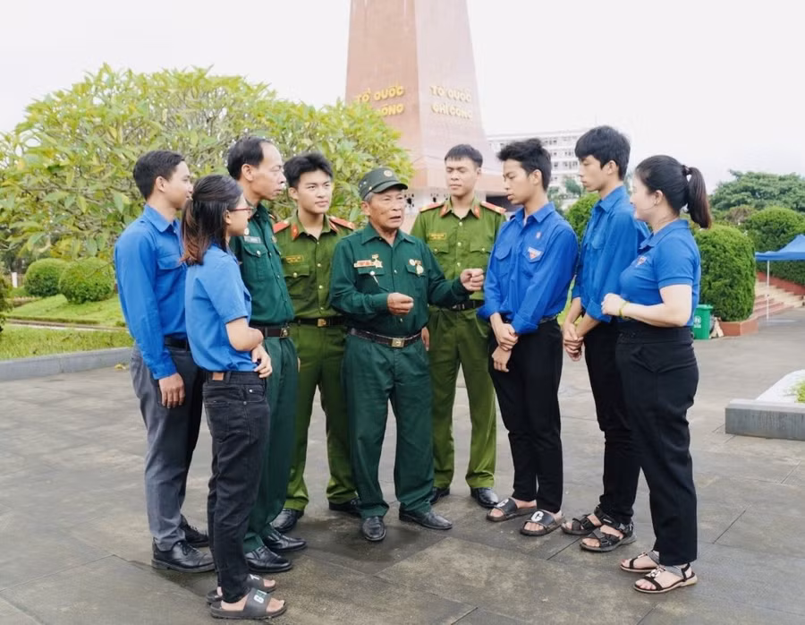 long-yeu-nuoc.jpg
