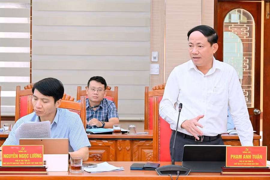 chu-tich-ubnd-tinh-pham-anh-tuan-phat-bieu-tai-phien-hop.jpg
