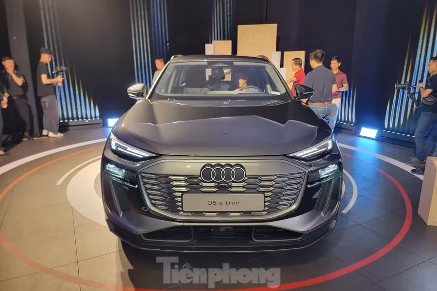 Mẫu SUV điện Audi Q6 e-tron đang được ưu đãi 200 triệu đồng. Ảnh: Lê Tuấn