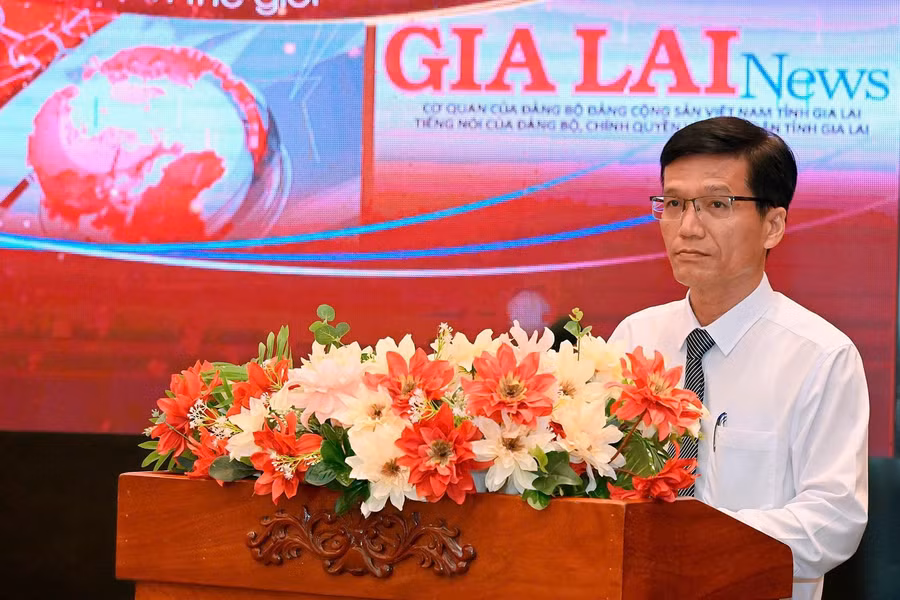 tong-bien-tap-bao-va-phat-thanh-truyen-hinh-gia-lai-phat-bieu-tai-buoi-ra-mat-duc-thuy.jpg