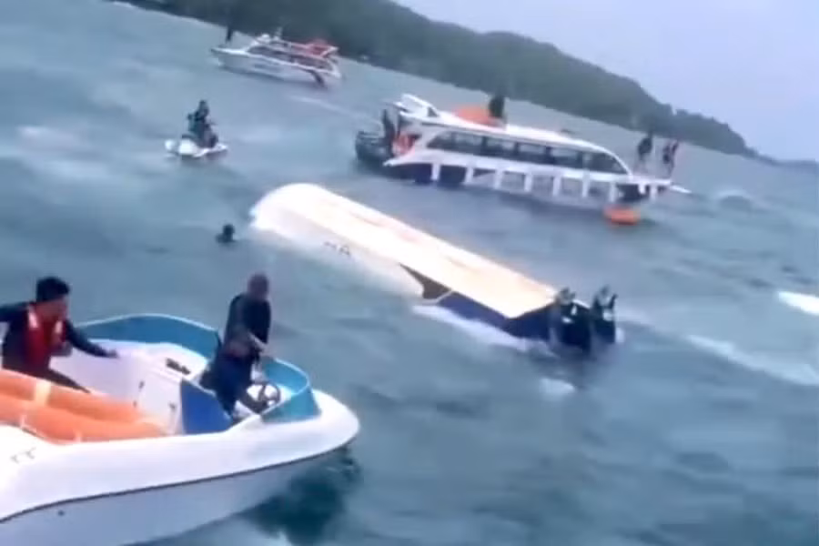 Hiện trường vụ lật ca nô.