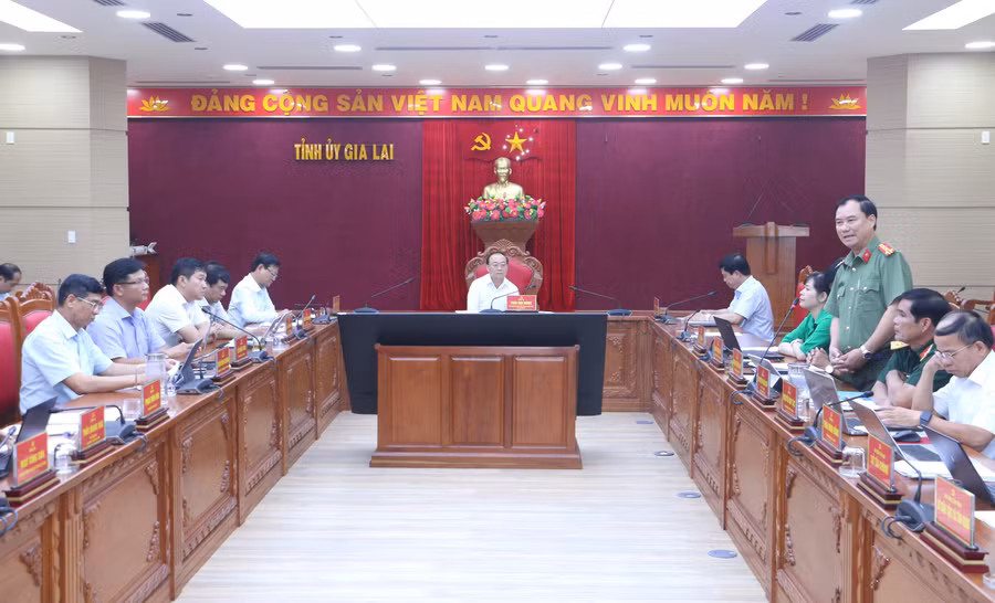 quang-canh-buoi-hop-ban-chi-dao-quang-tan.jpg