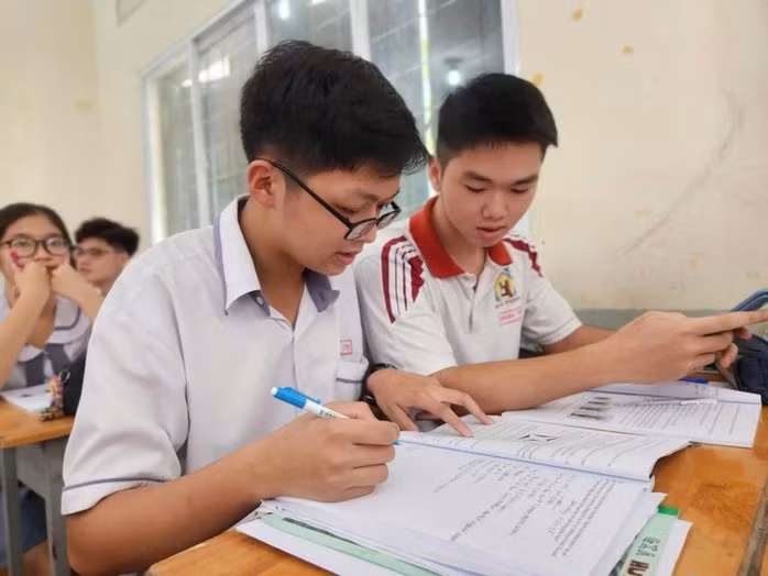 Tinh giản chương trình học, đổi mới thi cử theo hướng nhẹ nhàng hơn sẽ giúp thay đổi tư duy về dạy thêm, học thêm. Ảnh: Đặng Trinh