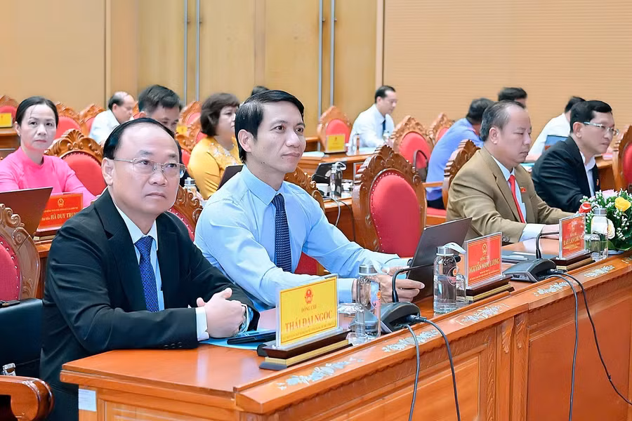 cac-dong-chi-thuong-truc-tinh-uy-du-ky-hop-duc-thuy.jpg