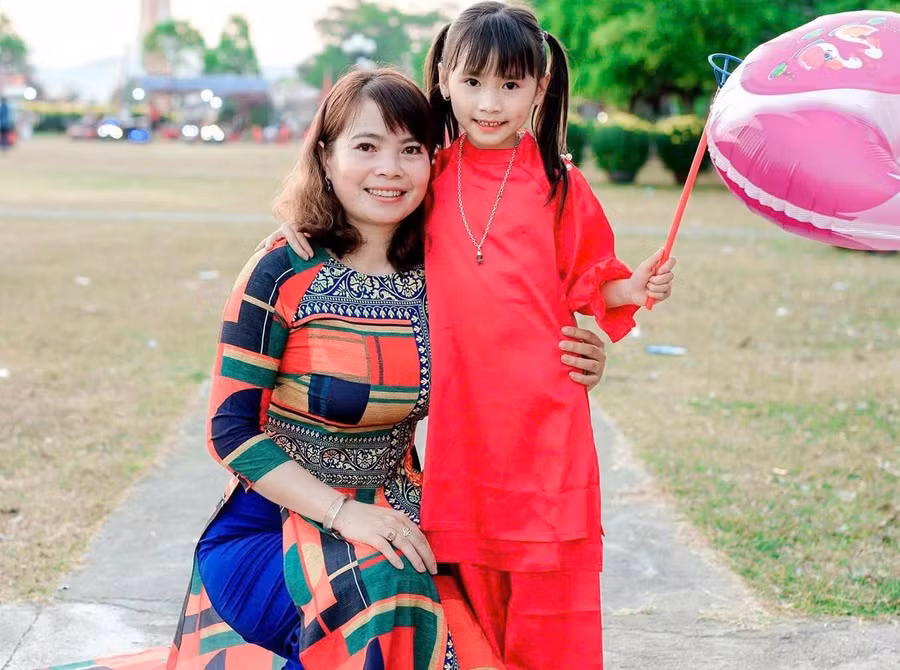 chi-ta-thi-lan-thon-thang-loi-2-xa-phu-thien-lua-chon-du-xuan-gan-nha-danh-tron-thoi-gian-ben-gia-dinh-va-con-gai-be-bong-trong-dip-tet-anh-vu-chi.jpg