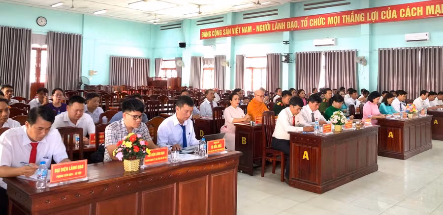 Các đại biểu tham dự kỳ họp thứ 2 (chuyên đề) HĐND phường An Nhơn. Ảnh: ĐVCC