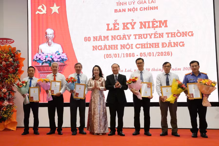 a5-trao-ky-niem-chuong.jpg