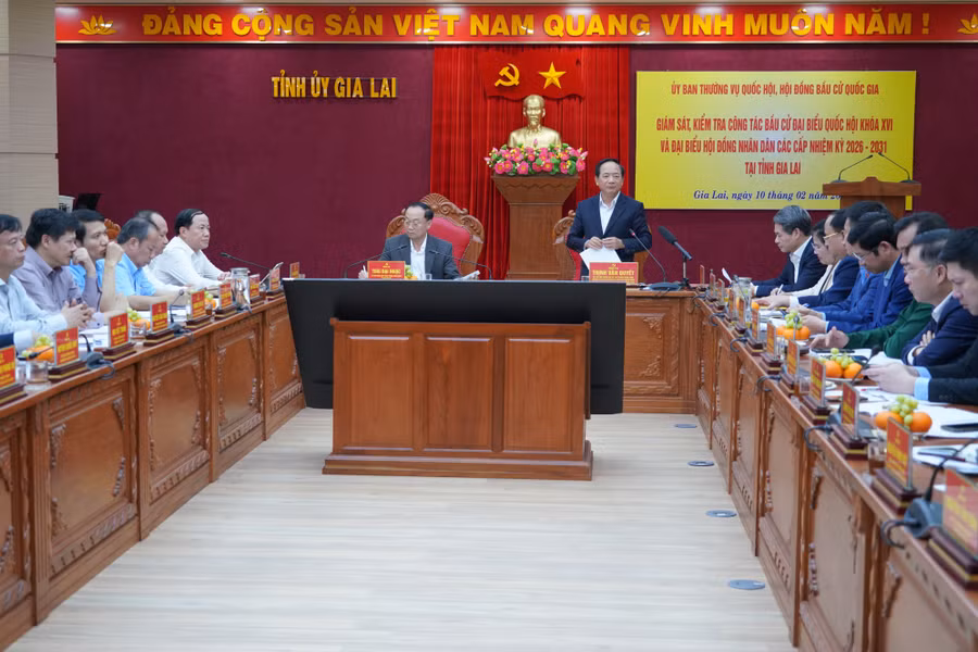 7-quang-canh-cuoc-hop.jpg