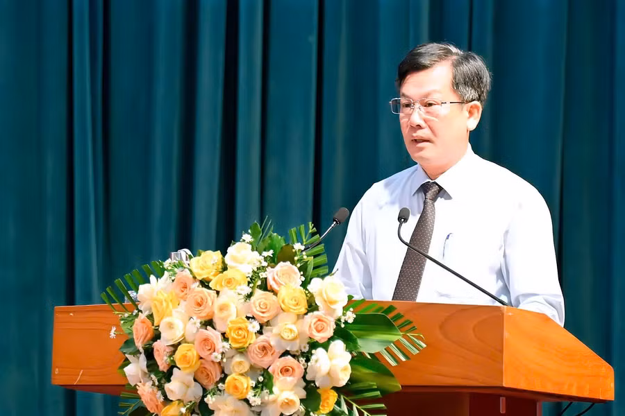 giam-doc-so-y-te-le-quang-hung-trinh-bay-to-trinh.jpg