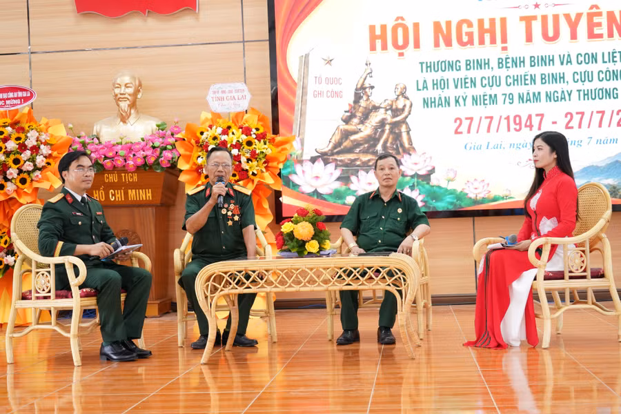 cac-dai-bieu-tham-gia-giao-luu-tai-hoi-nghi.jpg