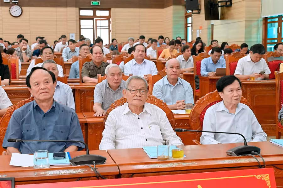 Các đồng chí nguyên lãnh đạo tỉnh tham dự hội nghị tại điểm cầu Tỉnh ủy Gia Lai. Ảnh: Đức Thụy