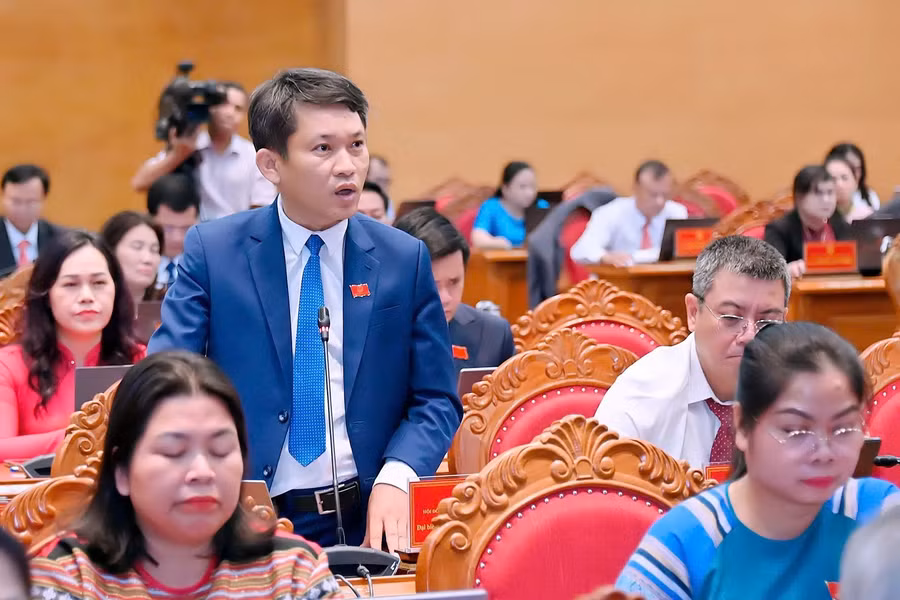 dai-bieu-pham-quang-an-don-vi-xa-tuy-phuoc-bac-phat-bieu-thao-luan.jpg