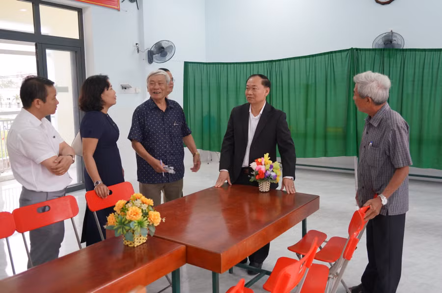 a3-bi-thu-tinh-uy-thai-dai-ngoc-kiem-tra-khu-vuc-bo-phieu-so-9-phuong-quy-nhon-bac.jpg