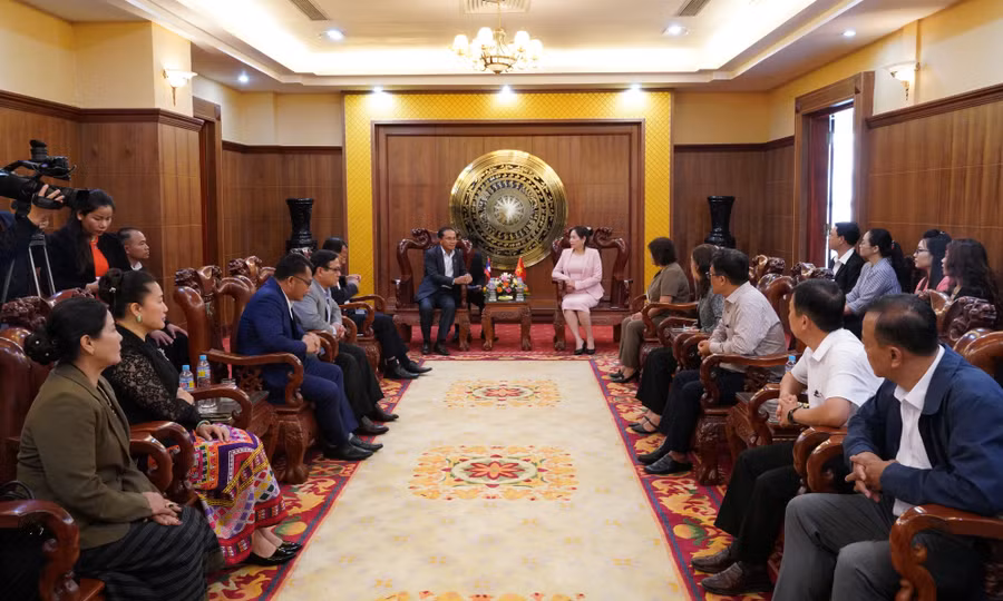 a1-quang-canh-buoi-tiep.jpg