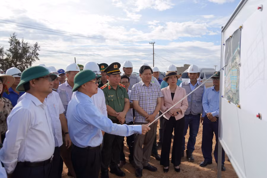 bi-thu-tinh-uy-thai-dai-ngoc-nghe-bao-cao-tien-do-thi-cong-khu-cong-nghiep-phu-my.jpg