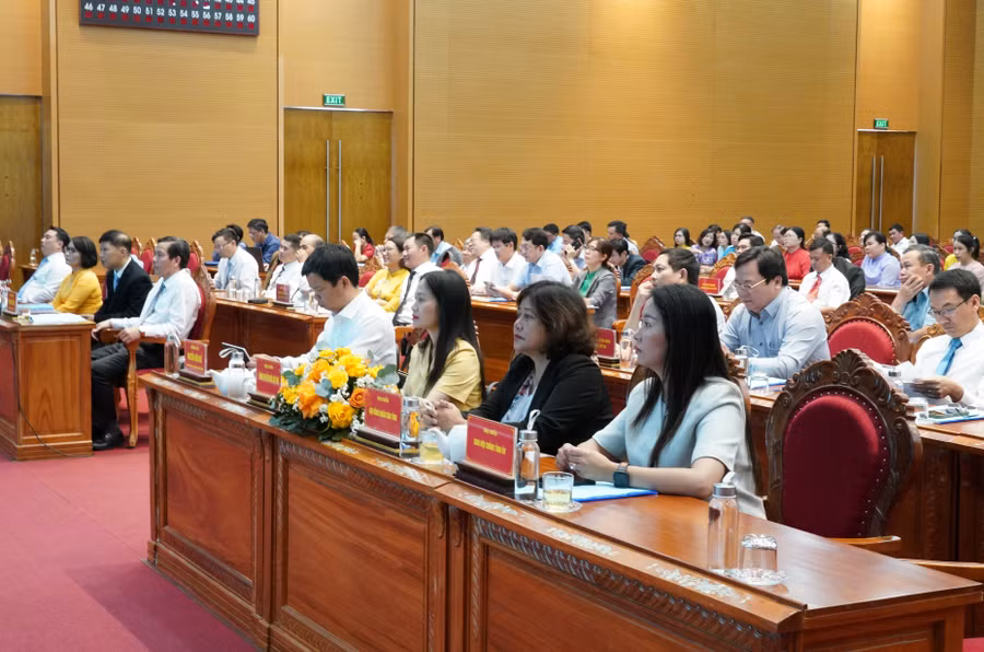 a2-cac-dai-bieu-tham-du-hoi-nghi.jpg