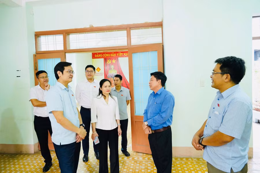 doan-giam-sat-khao-sat-thuc-te-tai-tru-so-hoi-chu-thap-do-tp-quy-nhon-cu.jpg