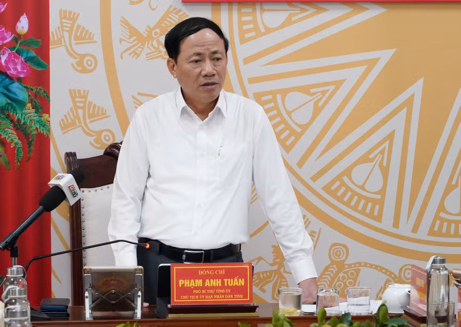 a1-chu-tich-ubnd-tinh-pham-anh-tuan-ket-luan-tai-buoi-lam-viec-voi-phuong-quy-nhon-nam.jpg