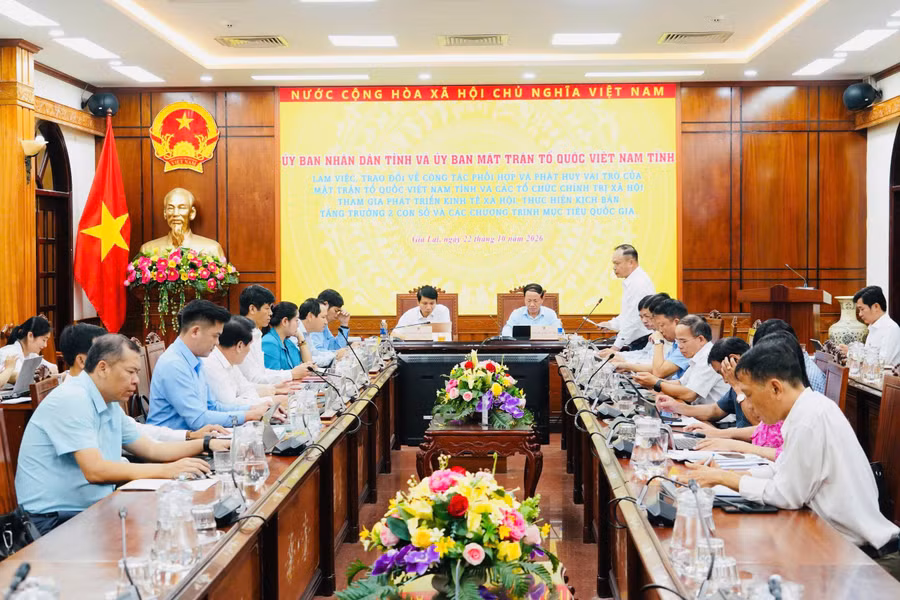 quang-canh-buoi-lam-viec.jpg