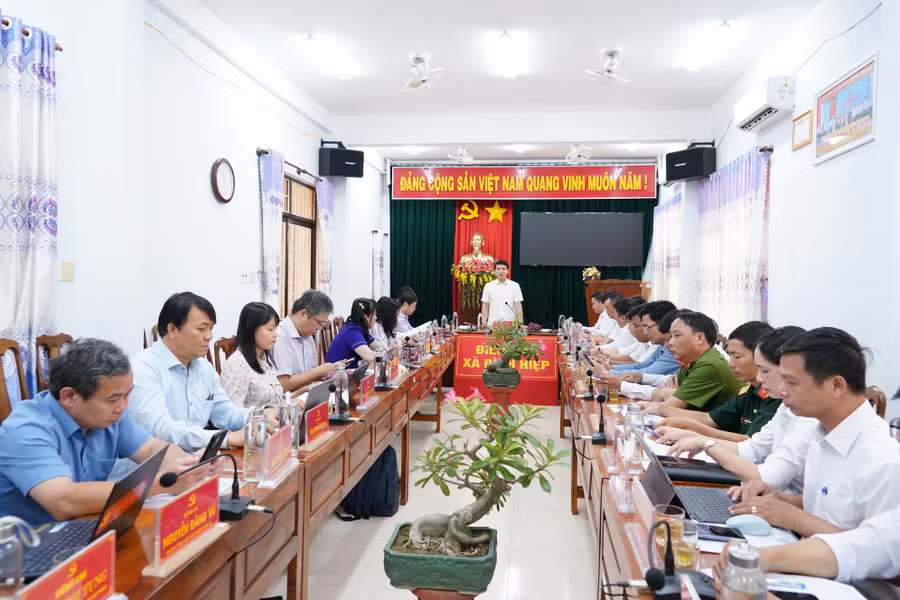 quang-canh-buoi-lam-viec.jpg