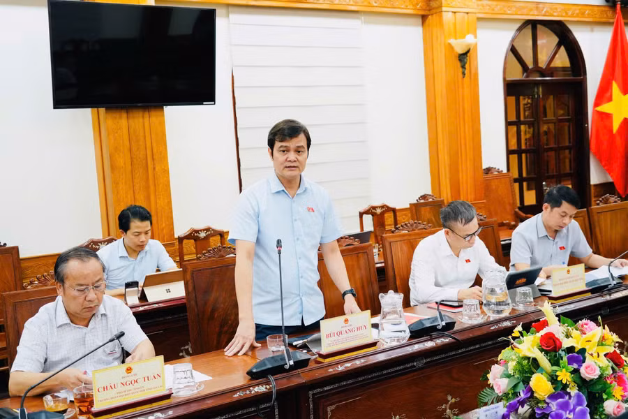 ong-bui-quang-huy-uy-vien-ban-chap-hanh-trung-uong-dang.jpg