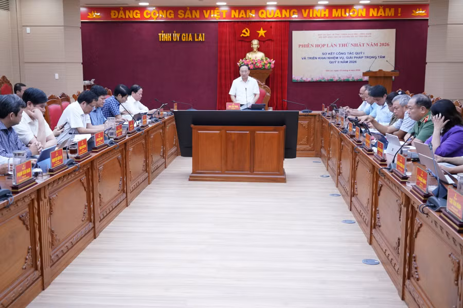 quang-canh-phien-hop.jpg