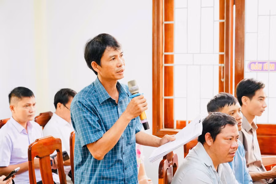 cu-tri-xa-kim-son-phat-bieu-y-kien-kien-nghi-tai-hoi-nghi.jpg