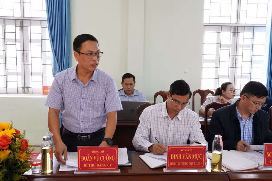 a2-bi-thu-dang-uy-xa-canh-lien-doan-vu-cuong-phat-bieu.jpg