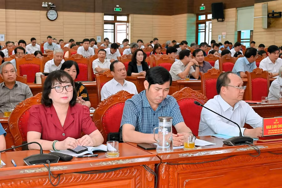 lanh-dao-tinh-du.jpg