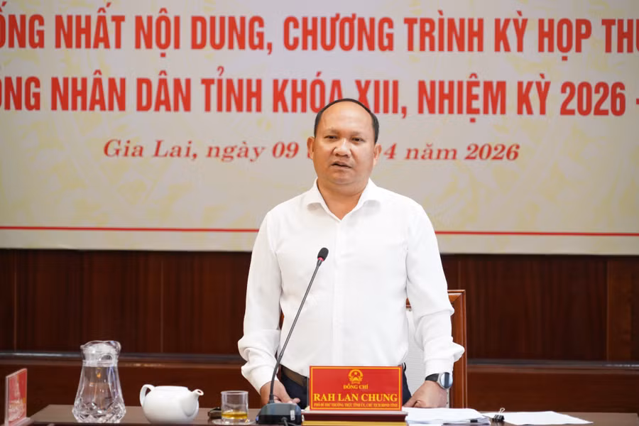 pho-bi-thu-thuong-truc-tinh-uy-chu-tich-hdnd-tinh-rah-lan-chung-phat-bieu-tai-hoi-nghi.jpg