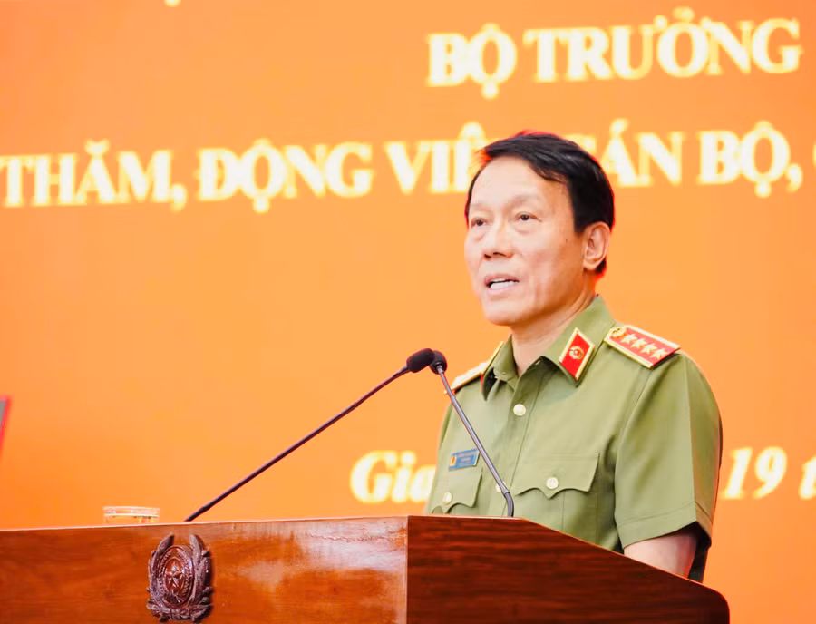 dai-tuong-luong-tam-quang-uy-vien-bo-chinh-tri-bo-truong-bo-cong-an-tham-va-lam-viec-tai-cong-an-tinh-gia-lai.jpg