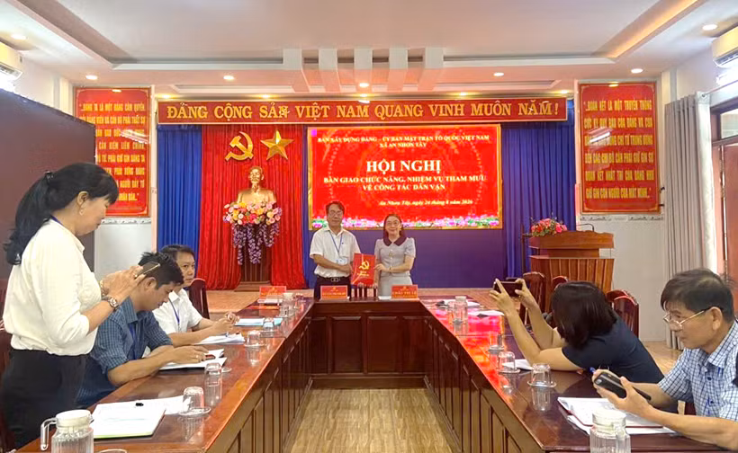ban-giao-chuc-nang-nhiem-vu-tham-muu-ve-cong-tac-dan-van.png