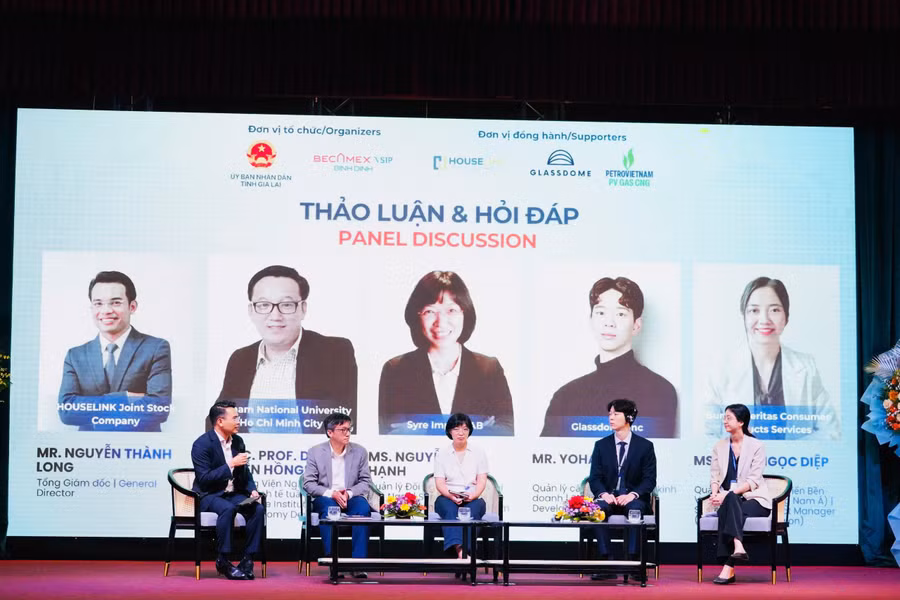 cac-dai-bieu-trinh-bay-tai-phien-thao-luan.jpg