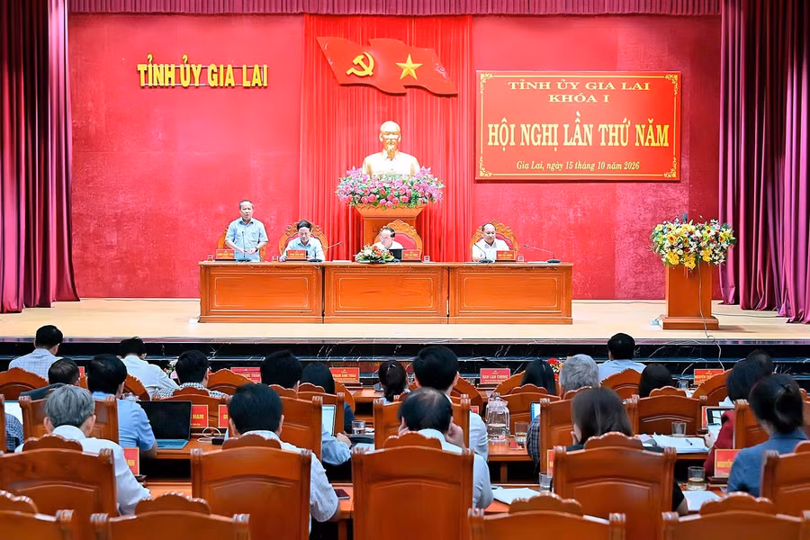 Các đồng chí Thường trực Tỉnh ủy chủ trì hội nghị. Ảnh: Đức Thụy