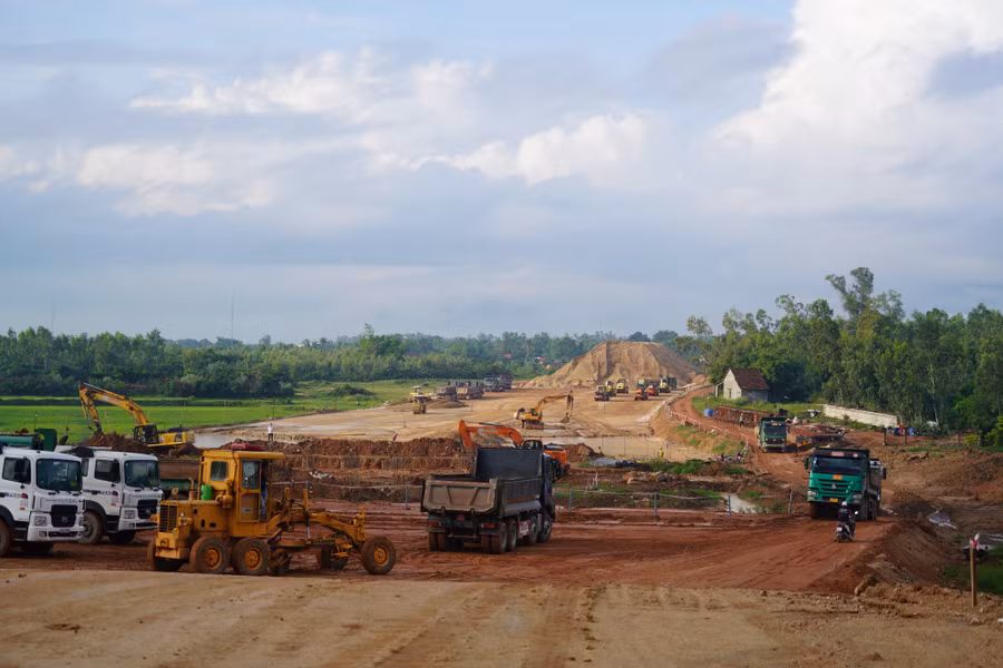 thi-cong-tuyen-duong-bo-cao-toc-quy-nhon-pleiku-hop-phan-1-doan-qua-dia-ban-phuong-an-nhon.jpg