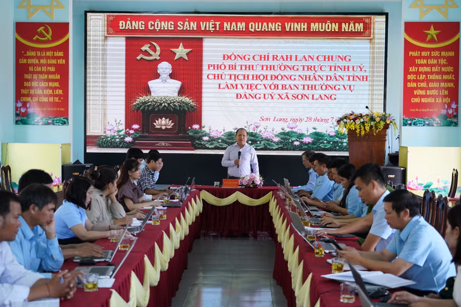 quang-canh-buoi-lam-viec.jpg