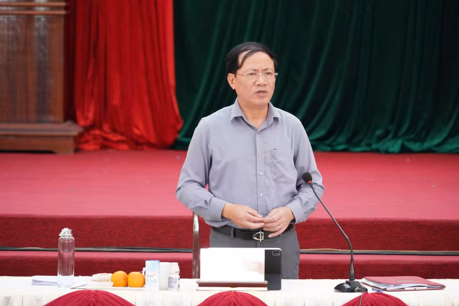chu-tich-ubnd-tinh-pham-anh-tuan-phat-bieu-tai-buoi-lam-viec.jpg