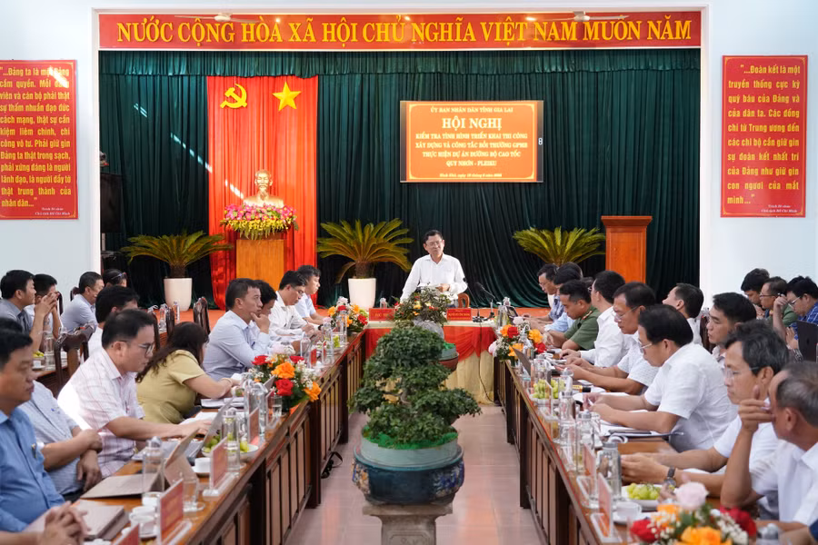 quang-canh-buoi-lam-viec.jpg