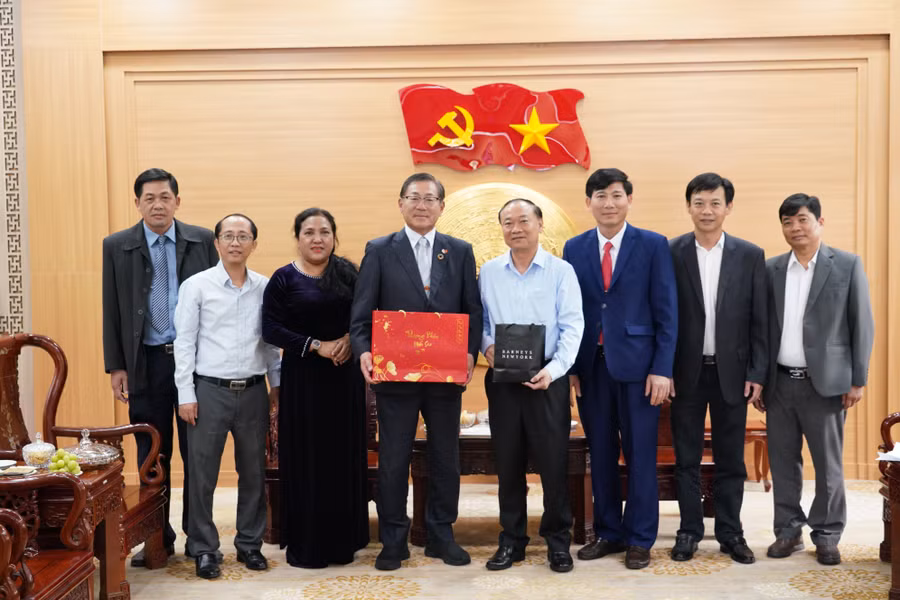 a2-cac-dai-bieu-chup-anh-luu-niem.jpg